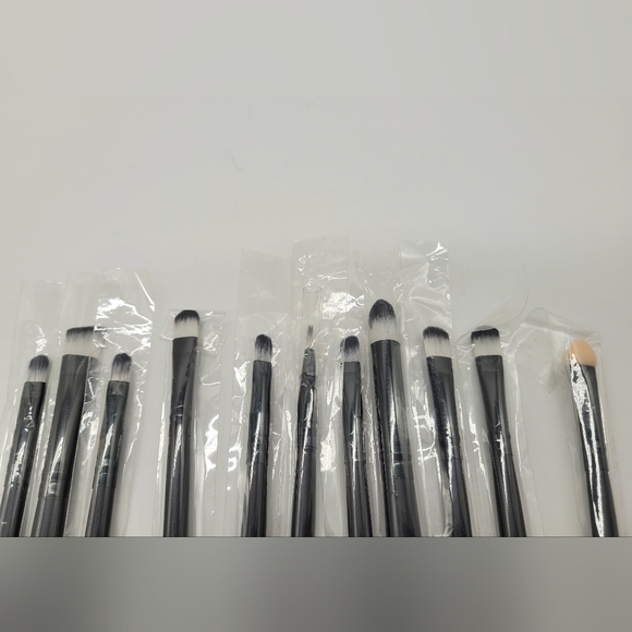 Makeup Brushes 14pcs Various Types​​​ - Picture 4 of 5